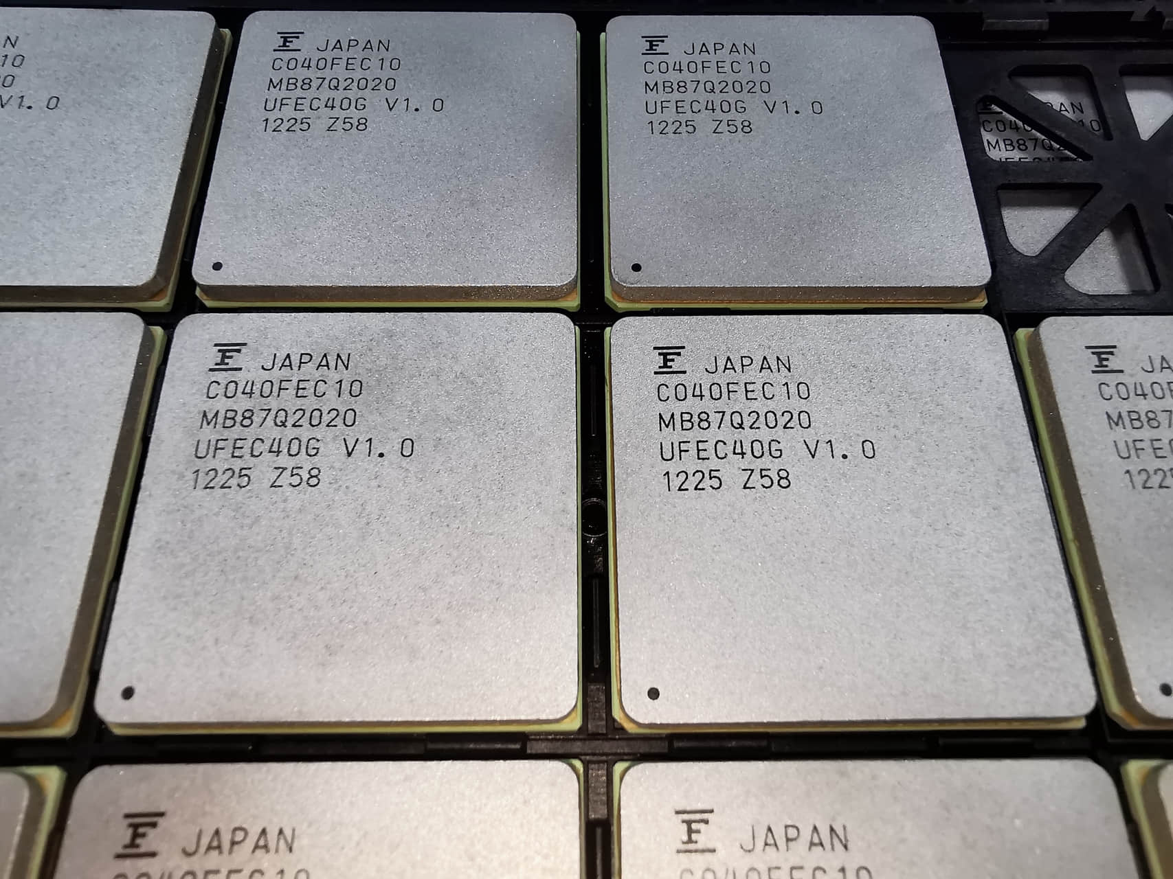 MB87Q2020.jpg